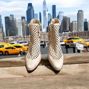 Coconuts By Matisse Women's Walk On Ankle Bootie Beige Laser Cut Weave Zip S 6M